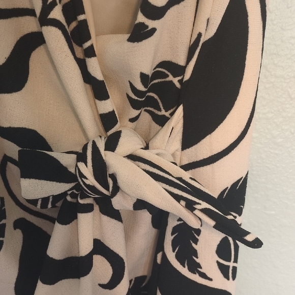 New!! H&M Black and Cream Floral Midi Dress - Picture 6 of 8